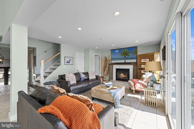 27 DIANE RD, Manahawkin, NJ 08050