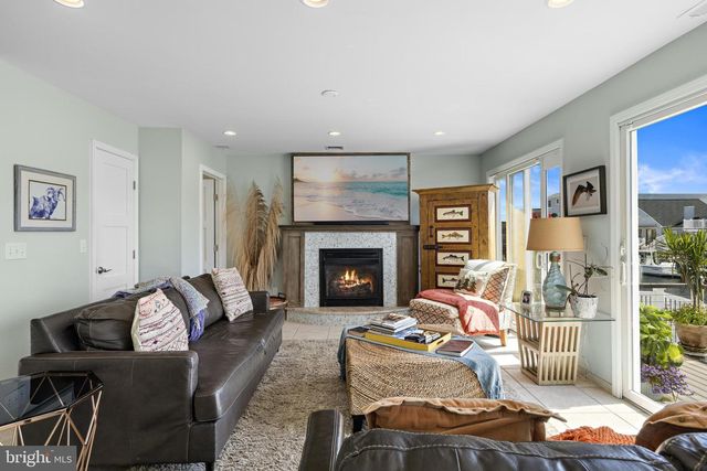 27 DIANE RD, Manahawkin, NJ 08050
