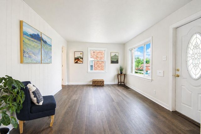 6824 Schneider Avenue, Hammond, IN 46323