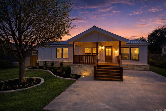 12140 Eidelweiss Dr, Lacoste, TX 78039