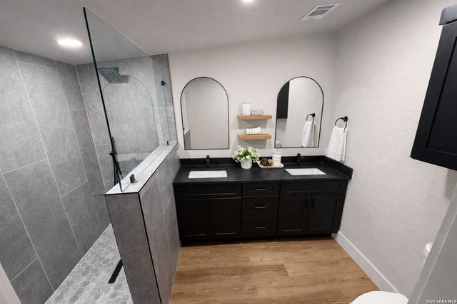 12140 Eidelweiss Dr, Lacoste, TX 78039