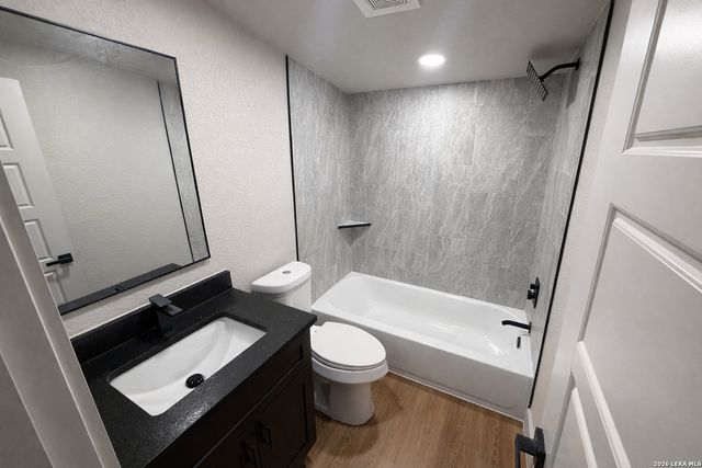 12140 Eidelweiss Dr, Lacoste, TX 78039