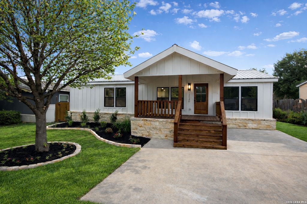 12140 Eidelweiss Dr, Lacoste, TX 78039