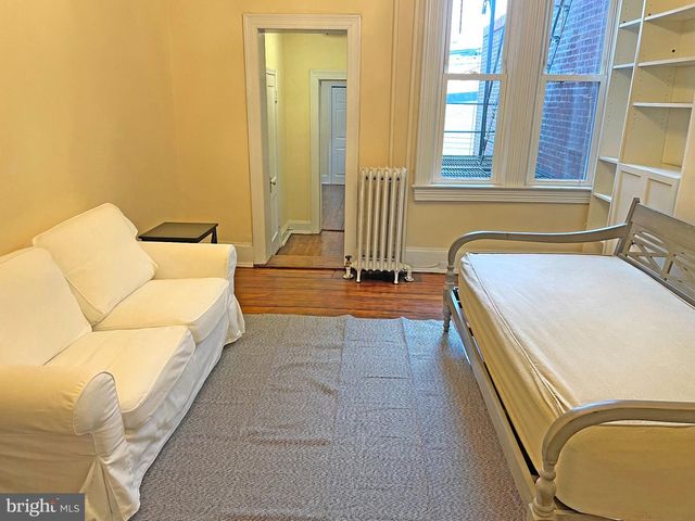 220 3RD ST SE, Washington, DC 20003