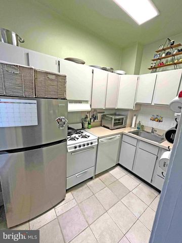 220 3RD ST SE, Washington, DC 20003