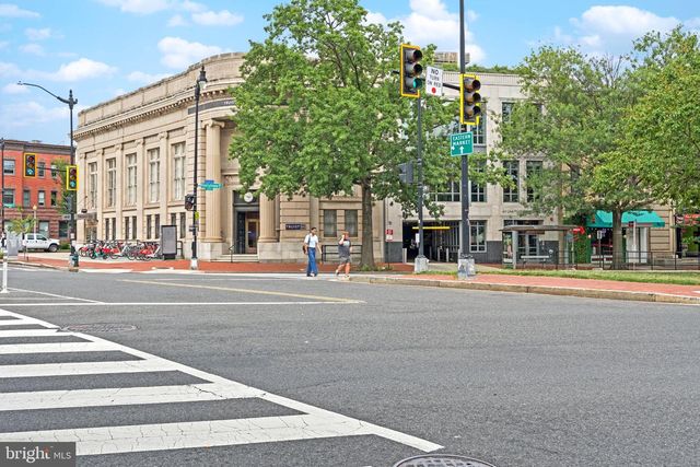 220 3RD ST SE, Washington, DC 20003