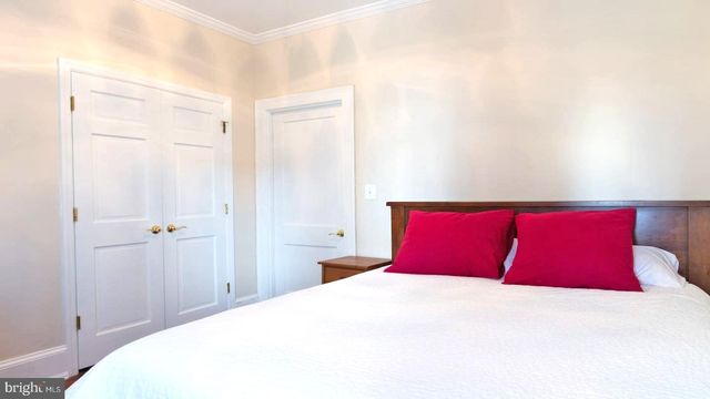 220 3RD ST SE, Washington, DC 20003
