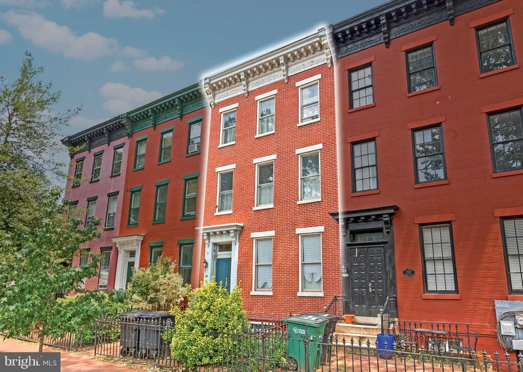 220 3RD ST SE, Washington, DC 20003