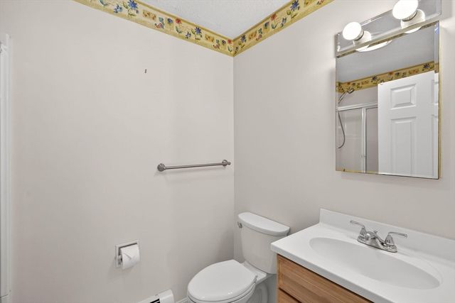 14 Harold St 14E, Harwich, MA 02646