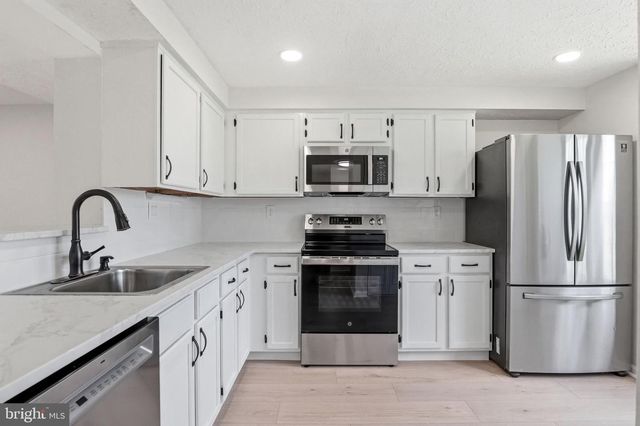 173 VILLA KNOLL CT, Sicklerville, NJ 08081