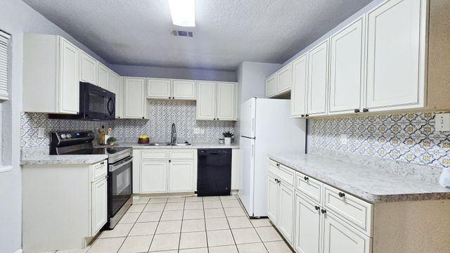 5563 Richardson Street, Fort Worth, TX 76119