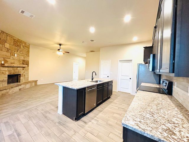 7511 102nd Street, Lubbock, TX 79424