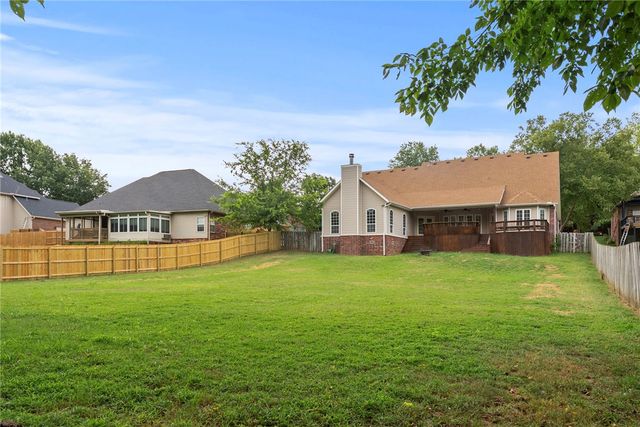 2865 Dorchester Drive, Fayetteville, AR 72703