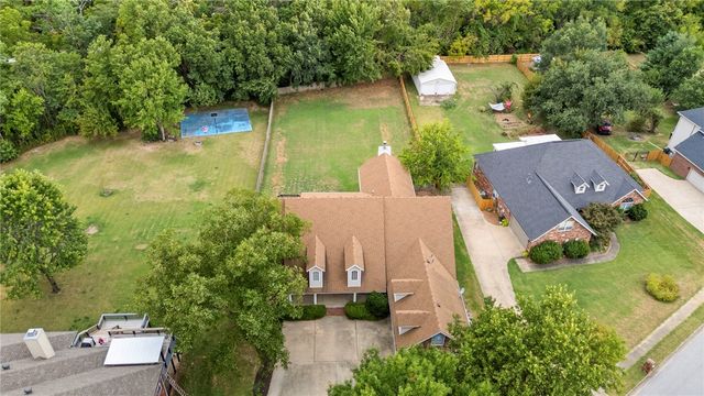 2865 Dorchester Drive, Fayetteville, AR 72703