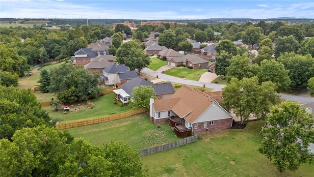2865 Dorchester Drive, Fayetteville, AR 72703