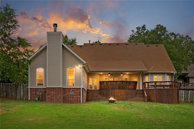 2865 Dorchester Drive, Fayetteville, AR 72703