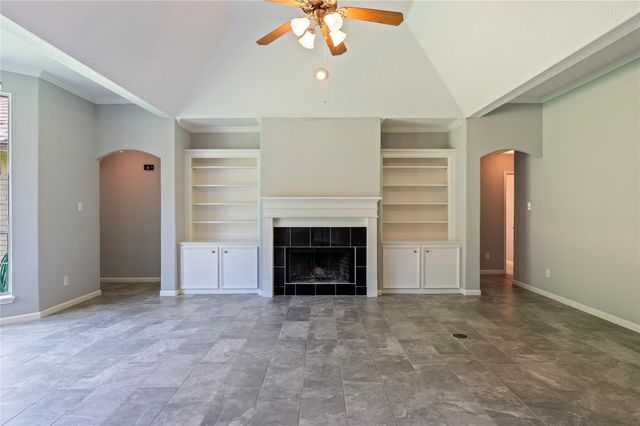 311 Oak Hollow Drive, League City, TX 77573