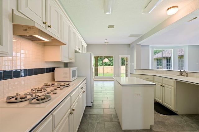 311 Oak Hollow Drive, League City, TX 77573