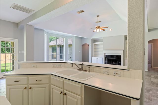 311 Oak Hollow Drive, League City, TX 77573