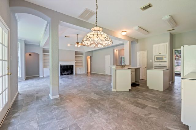 311 Oak Hollow Drive, League City, TX 77573