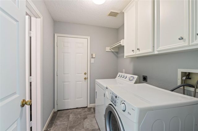 311 Oak Hollow Drive, League City, TX 77573