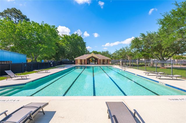 311 Oak Hollow Drive, League City, TX 77573