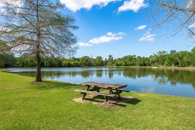 311 Oak Hollow Drive, League City, TX 77573