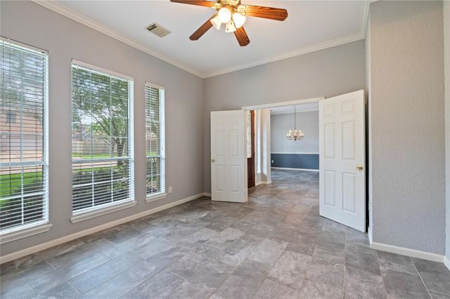 311 Oak Hollow Drive, League City, TX 77573