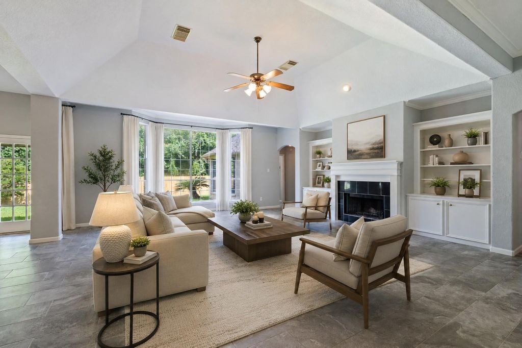 311 Oak Hollow Drive, League City, TX 77573