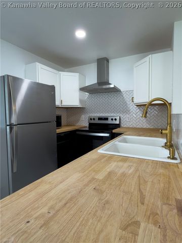 2260 Curtis Avenue, St Albans, WV 25177