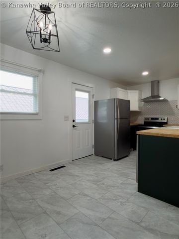 2260 Curtis Avenue, St Albans, WV 25177