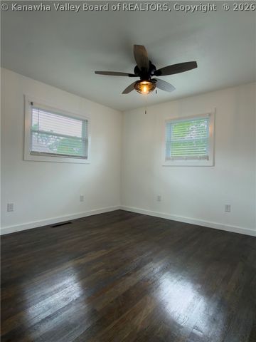 2260 Curtis Avenue, St Albans, WV 25177