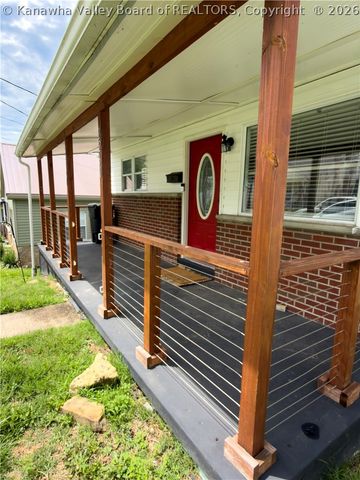 2260 Curtis Avenue, St Albans, WV 25177