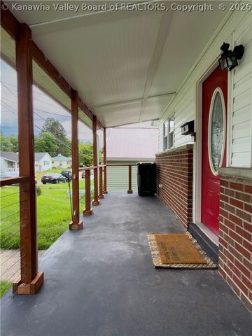 2260 Curtis Avenue, St Albans, WV 25177