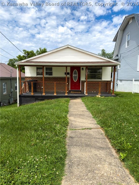 2260 Curtis Avenue, St Albans, WV 25177