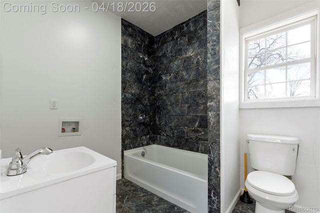 2063 Meade Street, Detroit, MI 48212