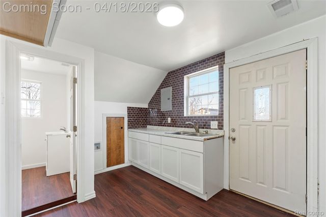 2063 Meade Street, Detroit, MI 48212