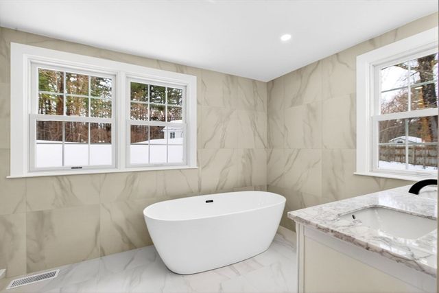 445 Salem St, North Andover, MA 01845