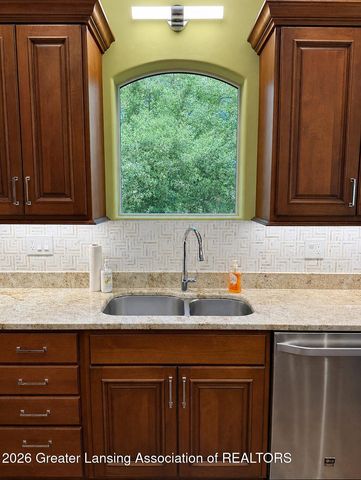 5531 Songbird Point 6, East Lansing, MI 48823