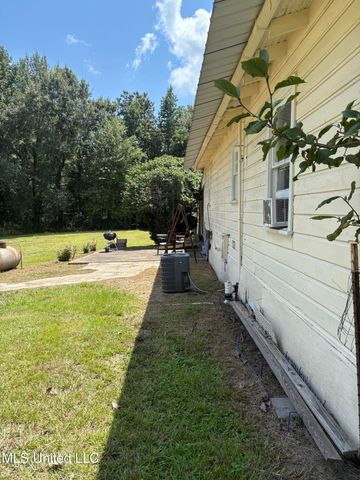 11 Rainbow Street, Natchez, MS 39120