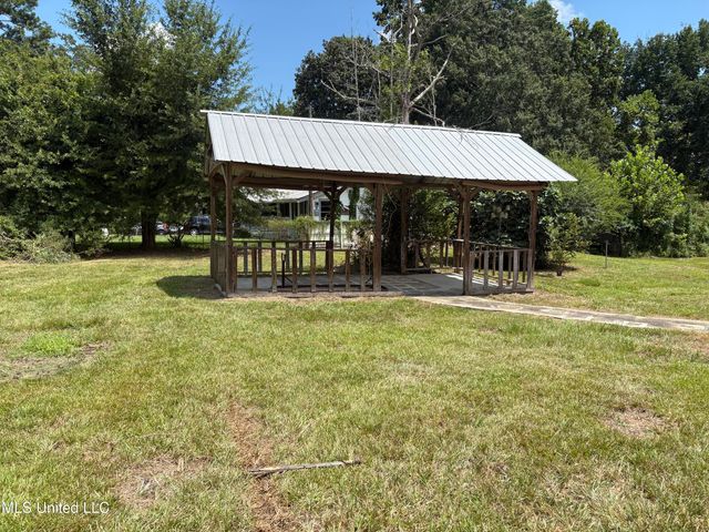 11 Rainbow Street, Natchez, MS 39120