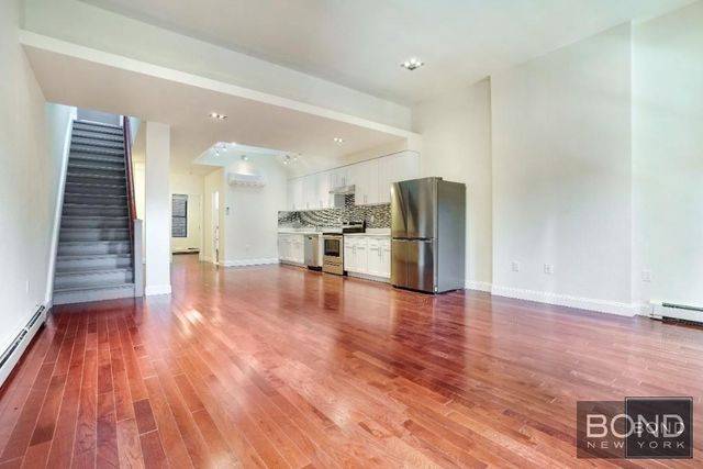 932 8th Avenue Phouse, New York City, NY 10019