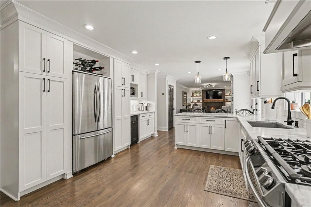 Image 13 of property listing at 1711 W Nancy Creek Drive NE, Atlanta, GA 30319