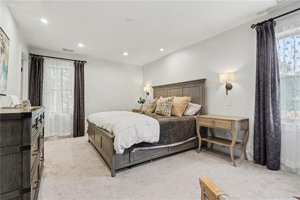 Image 19 of property listing at 1711 W Nancy Creek Drive NE, Atlanta, GA 30319