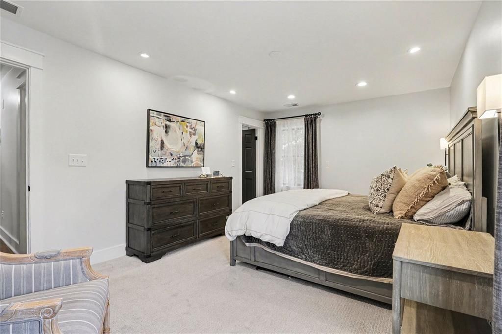 Image 20 of property listing at 1711 W Nancy Creek Drive NE, Atlanta, GA 30319