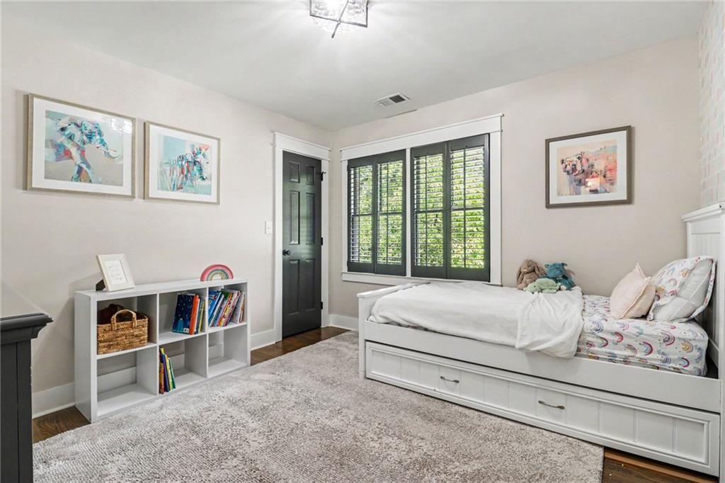 Image 23 of property listing at 1711 W Nancy Creek Drive NE, Atlanta, GA 30319