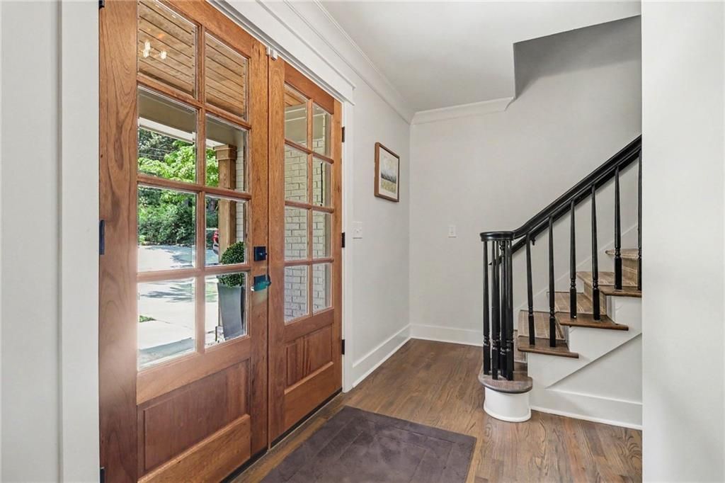 Image 3 of property listing at 1711 W Nancy Creek Drive NE, Atlanta, GA 30319