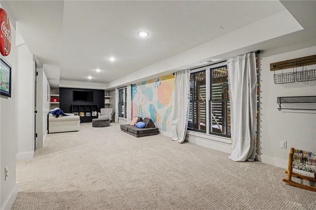 Image 32 of property listing at 1711 W Nancy Creek Drive NE, Atlanta, GA 30319