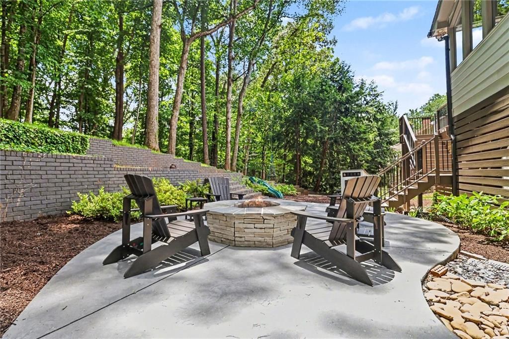 Image 36 of property listing at 1711 W Nancy Creek Drive NE, Atlanta, GA 30319