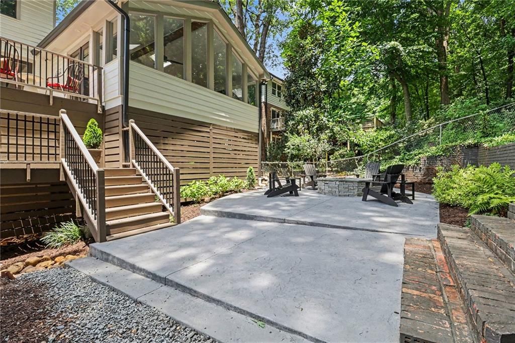 Image 37 of property listing at 1711 W Nancy Creek Drive NE, Atlanta, GA 30319